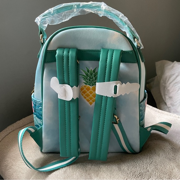 Disney 🎒 - Picture 3 of 5